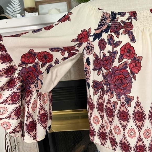 Living Doll Flower Top with Oversized Bell Sleeves - Picture 5 of 13